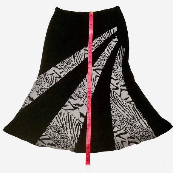 NUEVA BLAK AND WHITE ELASTIC SKIRT/ Size 8 - Picture 7 of 9